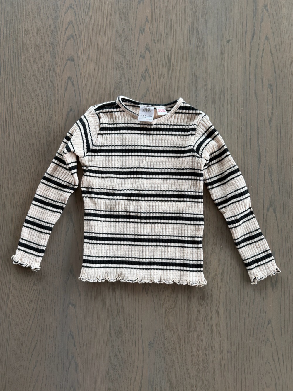 Zara Girls Cream and Black Striped Ribbed Crewneck Sweater. Size 3-4